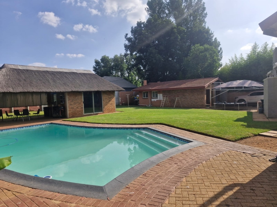 To Let 3 Bedroom Property for Rent in Flamwood North West